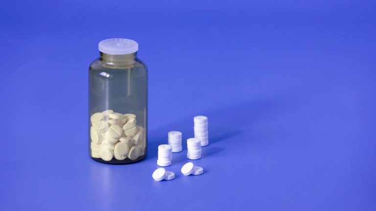 Metformin Use Linked to Lower Risk for Joint Replacement in T2DM